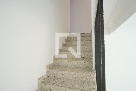 Escada de casa de condomínio para alugar com 3 quartos, 150m² em Vila Aricanduva, São Paulo
