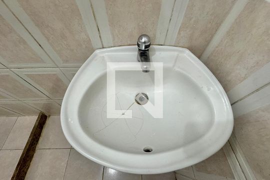 Banheiro de casa à venda com 1 quarto, 45m² em Vargem Pequena, Rio de Janeiro