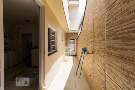 Corredor Lateral de casa à venda com 3 quartos, 160m² em Vila da Saúde, São Paulo