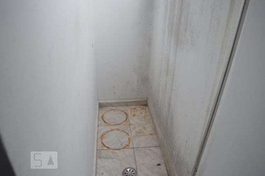 Pequeno espaço ao lado da cozinha de casa para alugar com 2 quartos, 75m² em Vila Nova Mazzei, São Paulo
