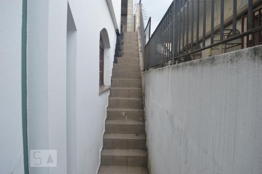 Quintal sentido área de serviço de casa para alugar com 2 quartos, 75m² em Vila Nova Mazzei, São Paulo