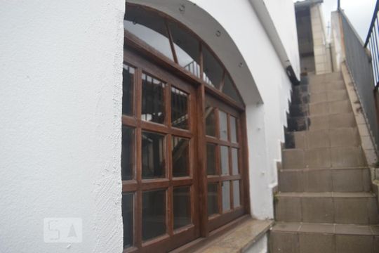 Janelas do primeiro andar de casa para alugar com 2 quartos, 75m² em Vila Nova Mazzei, São Paulo