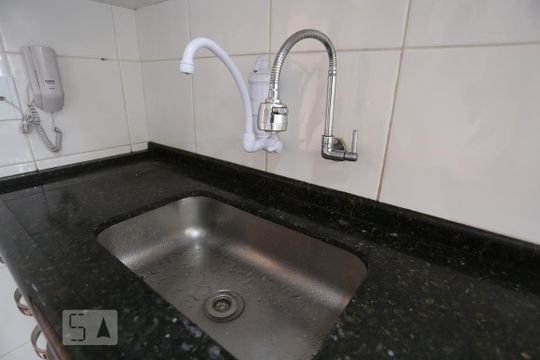 Cozinha - Torneira de apartamento para alugar com 2 quartos, 55m² em Quitaúna, Osasco