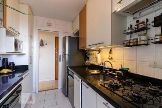Cozinha de apartamento à venda com 2 quartos, 58m² em Vila São José, São Paulo