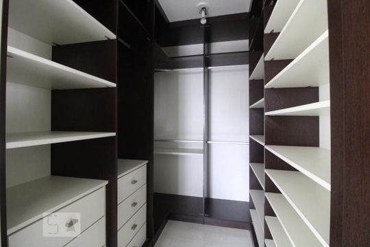 Closet de apartamento para alugar com 1 quarto, 69m² em Cidade Monções, São Paulo