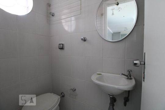 Banheiro área de serviço de apartamento para alugar com 1 quarto, 69m² em Cidade Monções, São Paulo