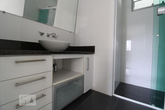 Banheiro de apartamento para alugar com 1 quarto, 69m² em Cidade Monções, São Paulo