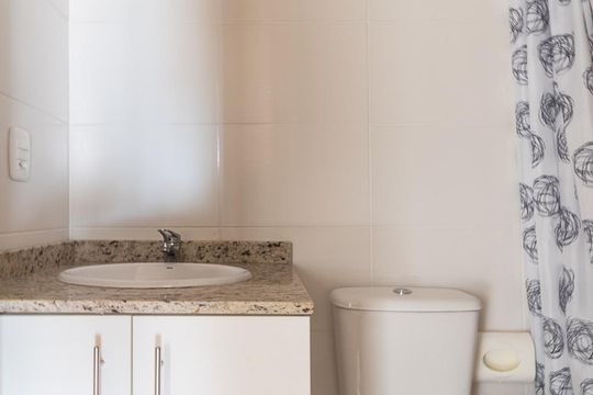 Banheiro Social de apartamento para alugar com 2 quartos, 68m² em Jardim Itu-sabará, Porto Alegre