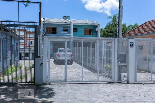 Fachada de casa à venda com 4 quartos, 220m² em Partenon, Porto Alegre