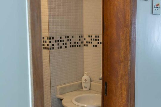 Lavabo de casa à venda com 4 quartos, 220m² em Partenon, Porto Alegre