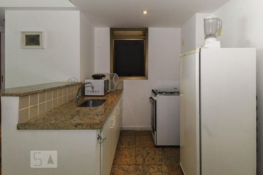 Cozinha de kitnet/studio para alugar com 1 quarto, 43m² em Barra da Tijuca, Rio de Janeiro