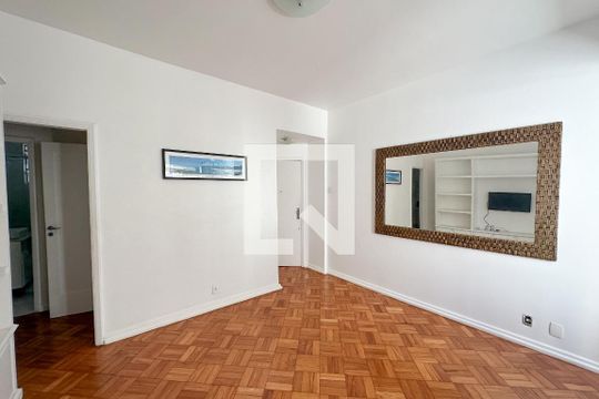 Sala de apartamento para alugar com 3 quartos, 80m² em Copacabana, Rio de Janeiro