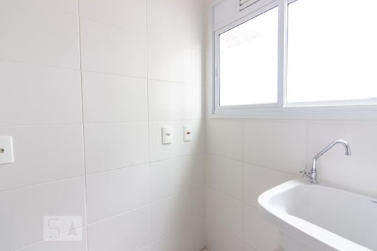 Área de serviço de apartamento para alugar com 2 quartos, 54m² em Vila Campesina, Osasco