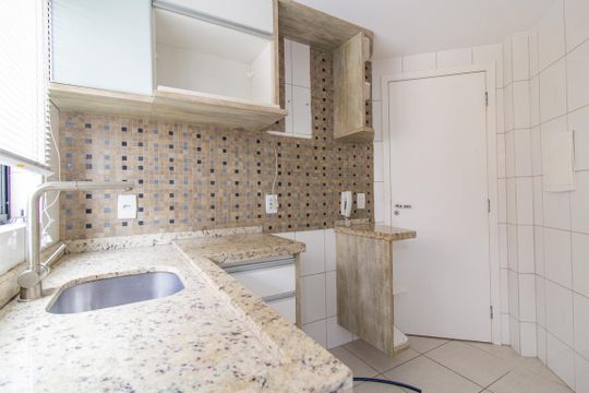 Cozinha de apartamento para alugar com 2 quartos, 62m² em Água Verde, Curitiba