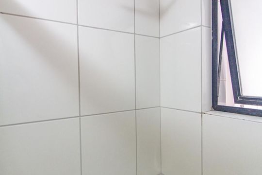 Banheiro de apartamento para alugar com 2 quartos, 62m² em Água Verde, Curitiba