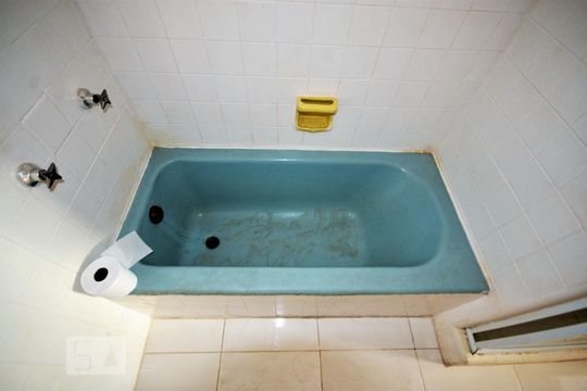 Banheira de apartamento para alugar com 1 quarto, 60m² em Botafogo, Rio de Janeiro
