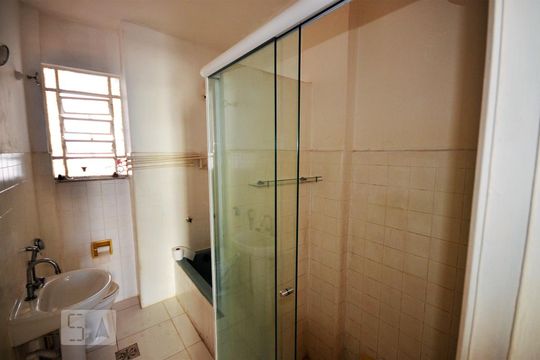 Banheiro de apartamento para alugar com 1 quarto, 60m² em Botafogo, Rio de Janeiro