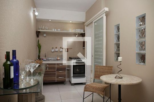 Cozinha de apartamento para alugar com 1 quarto, 50m² em Petrópolis, Porto Alegre