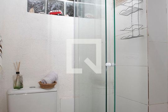 Banheiro de apartamento para alugar com 1 quarto, 50m² em Petrópolis, Porto Alegre