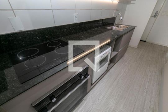 Cozinha de apartamento para alugar com 1 quarto, 43m² em Vila Lídia, Campinas