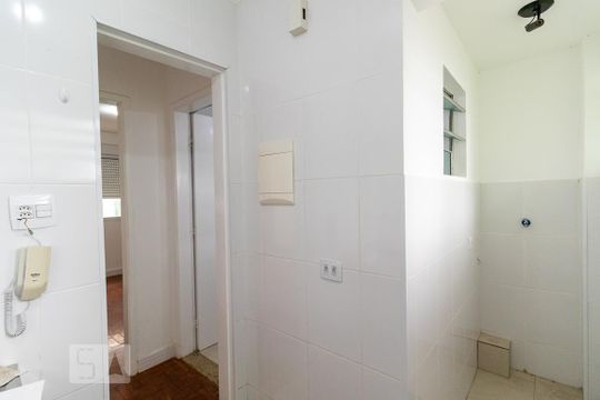 Cozinha e área de serviço de apartamento para alugar com 2 quartos, 41m² em Pinheiros, São Paulo