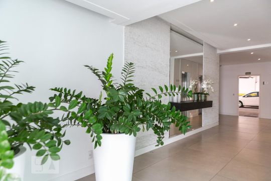 Hall de entrada de apartamento para alugar com 1 quarto, 51m² em Gonzaga, Santos