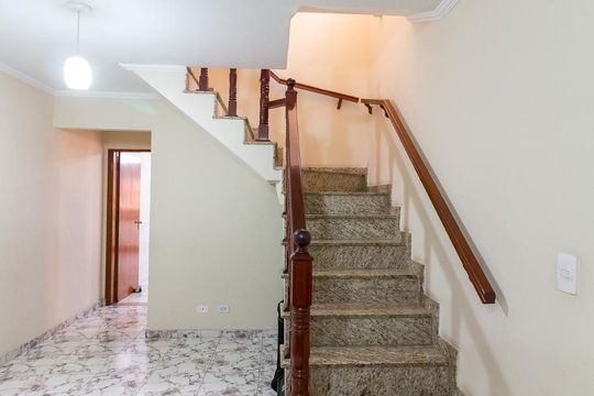 Escadas de casa à venda com 3 quartos, 183m² em Vila Flórida, Guarulhos