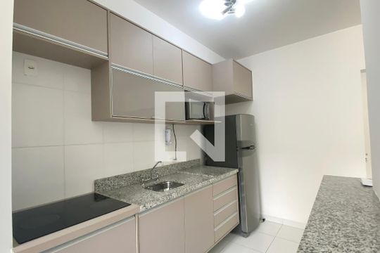 Cozinha de kitnet/studio para alugar com 1 quarto, 40m² em Tamboré, Barueri