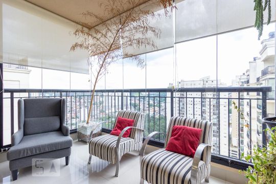 Varanda de apartamento à venda com 2 quartos, 178m² em Jardim Tupanci, Barueri