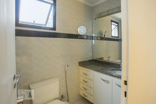 Banheiro da Suíte de apartamento para alugar com 2 quartos, 70m² em Pompeia, São Paulo