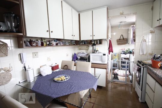 Cozinha de apartamento à venda com 2 quartos, 57m² em Chácara Inglesa, São Paulo