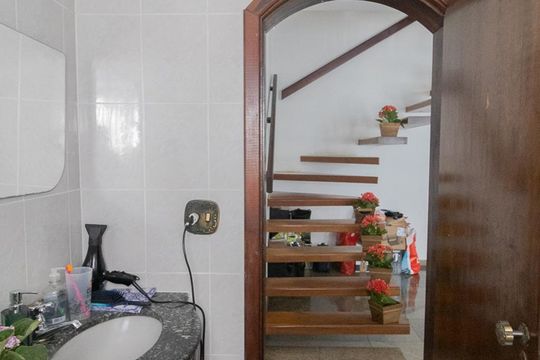 Lavabo de casa para alugar com 4 quartos, 248m² em Vila Rosalia, Guarulhos