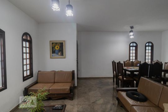 Sala de casa para alugar com 4 quartos, 248m² em Vila Rosalia, Guarulhos