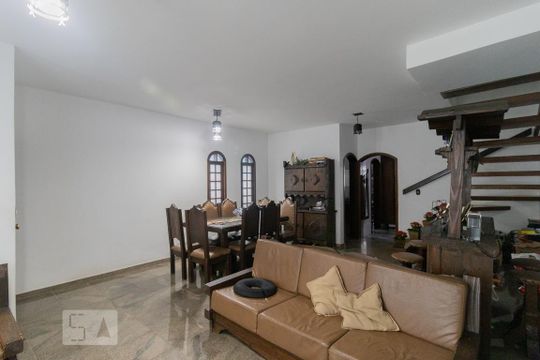 Sala de casa para alugar com 4 quartos, 248m² em Vila Rosalia, Guarulhos