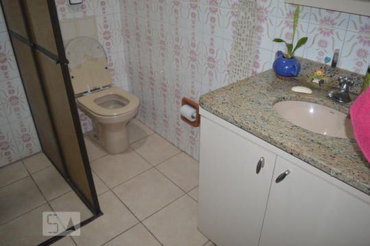 Banheiro de casa à venda com 4 quartos, 155m² em Vila Constança, São Paulo
