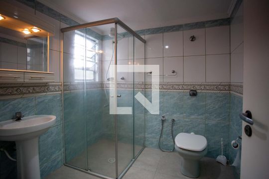 Banheiro de casa para alugar com 2 quartos, 85m² em Taboão, Diadema
