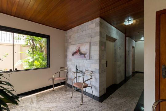 Hall de entrada do prédio de apartamento para alugar com 3 quartos, 95m² em Jardim Barbosa, Guarulhos