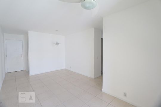 sala de apartamento para alugar com 3 quartos, 73m² em Tanque, Rio de Janeiro