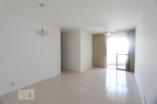 Apartamento para alugar com 3 quartos, 73m² em Tanque, Rio de Janeiro