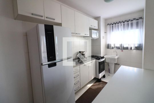 Cozinha e Área de Serviço de apartamento para alugar com 2 quartos, 38m² em Presidente Altino, Osasco