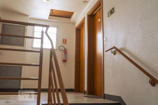 Escadas de apartamento à venda com 2 quartos, 45m² em Marechal Rondon, Canoas