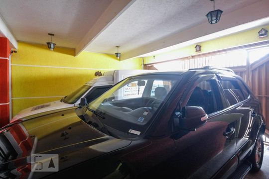 Garagem de casa à venda com 2 quartos, 130m² em Vila Cleonice, São Paulo