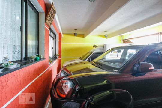 Garagem de casa à venda com 2 quartos, 130m² em Vila Cleonice, São Paulo