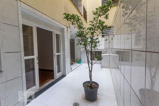 Quintal de apartamento à venda com 2 quartos, 120m² em Consolação, São Paulo