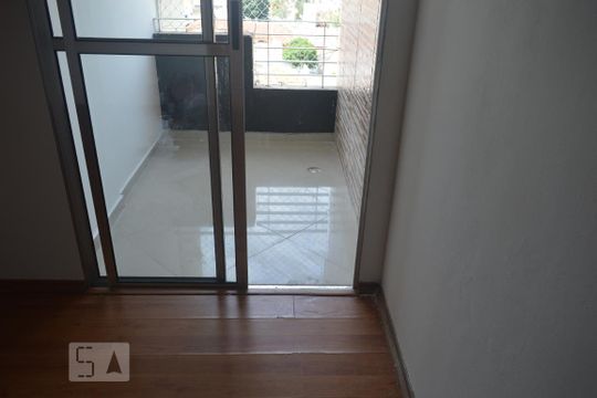 Sala com acesso a sacada de apartamento à venda com 2 quartos, 51m² em Vila Mazzei, São Paulo