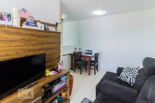 Sala de apartamento para alugar com 2 quartos, 56m² em Vila Galvão, Guarulhos
