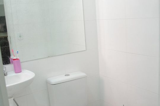 Banheiro de apartamento à venda com 1 quarto, 34m² em Vila Nova Carolina, São Paulo