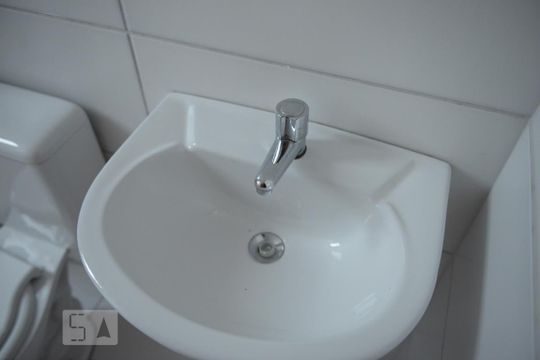 Banheiro de apartamento à venda com 2 quartos, 44m² em Olaria, Canoas