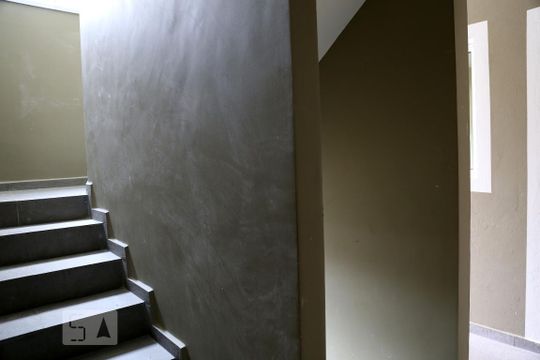 Escada de apartamento para alugar com 1 quarto, 30m² em Instituto de Previdência, São Paulo