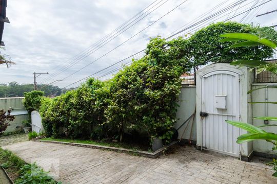 Entrada social de casa para alugar com 3 quartos, 310m² em Baeta Neves, São Bernardo do Campo